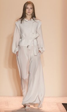 BCBGMAXAZRIA - bahar 2015 konfeksiyon pist Show