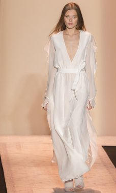 BCBGMAXAZRIA - bahar 2015 konfeksiyon pist Show