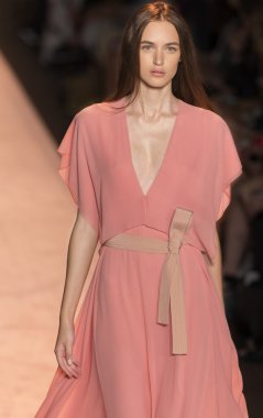 BCBGMAXAZRIA - bahar 2015 konfeksiyon pist Show
