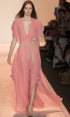 BCBGMAXAZRIA - bahar 2015 konfeksiyon pist Show