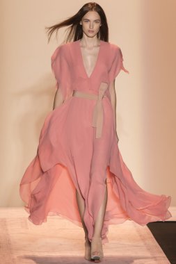 BCBGMAXAZRIA - bahar 2015 konfeksiyon pist Show