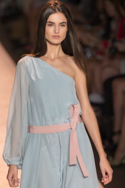 BCBGMAXAZRIA - bahar 2015 konfeksiyon pist Show