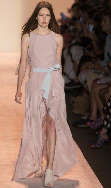 BCBGMAXAZRIA - bahar 2015 konfeksiyon pist Show