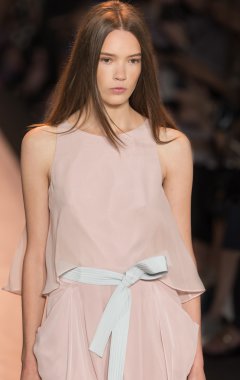 BCBGMAXAZRIA - bahar 2015 konfeksiyon pist Show