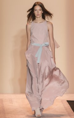 BCBGMAXAZRIA - bahar 2015 konfeksiyon pist Show