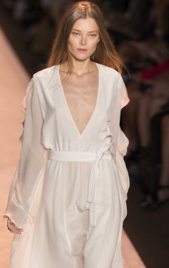 BCBGMAXAZRIA - bahar 2015 konfeksiyon pist Show