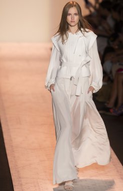 BCBGMAXAZRIA - bahar 2015 konfeksiyon pist Show