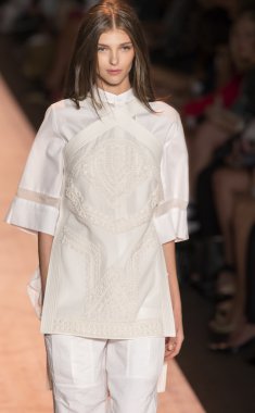 BCBGMAXAZRIA - bahar 2015 konfeksiyon pist Show