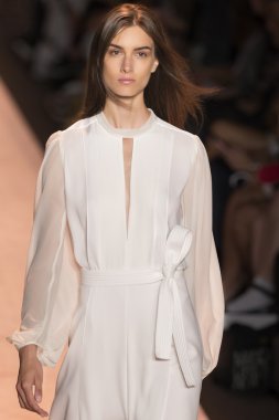 BCBGMAXAZRIA - bahar 2015 konfeksiyon pist Show