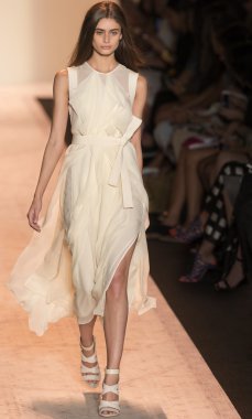 BCBGMAXAZRIA - bahar 2015 konfeksiyon pist Show