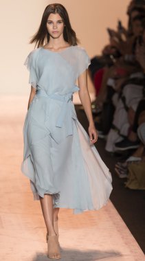 BCBGMAXAZRIA - bahar 2015 konfeksiyon pist Show