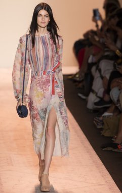 BCBGMAXAZRIA - bahar 2015 konfeksiyon pist Show