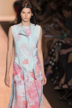 BCBGMAXAZRIA - bahar 2015 konfeksiyon pist Show