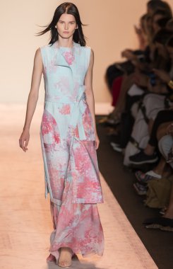 BCBGMAXAZRIA - bahar 2015 konfeksiyon pist Show