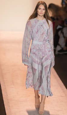 BCBGMAXAZRIA - bahar 2015 konfeksiyon pist Show