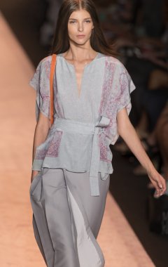 BCBGMAXAZRIA - bahar 2015 konfeksiyon pist Show