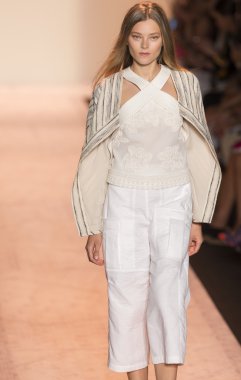 BCBGMAXAZRIA - bahar 2015 konfeksiyon pist Show