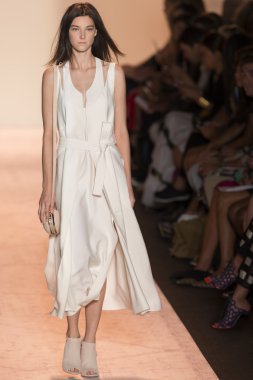 BCBGMAXAZRIA - bahar 2015 konfeksiyon pist Show