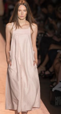 BCBGMAXAZRIA - bahar 2015 konfeksiyon pist Show