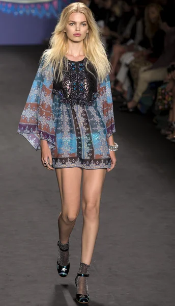 Anna Sui - 2015 vårkollektion — Stockfoto