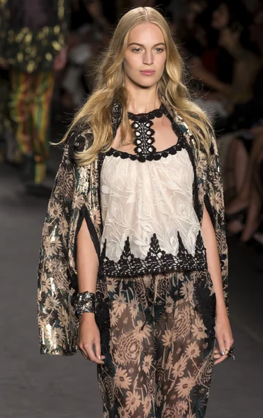 Anna Sui - 2015 Coleção Primavera — Fotografia de Stock