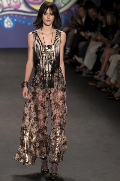 Anna Sui - 2015 vårkollektion — Stockfoto