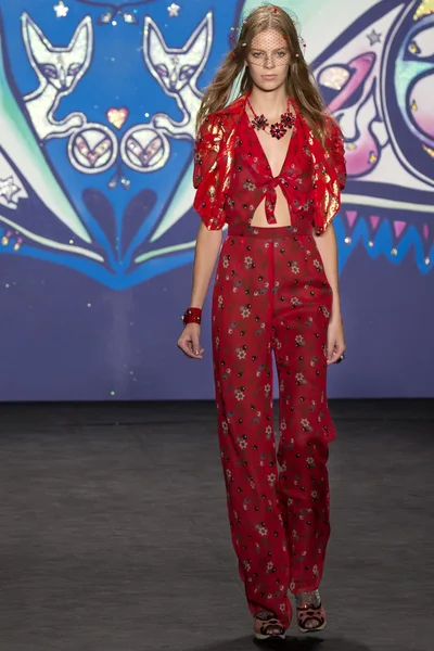 Anna Sui - 2015 voorjaarscollectie — Stockfoto