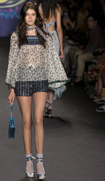 Anna Sui - 2015 Coleção Primavera — Fotografia de Stock