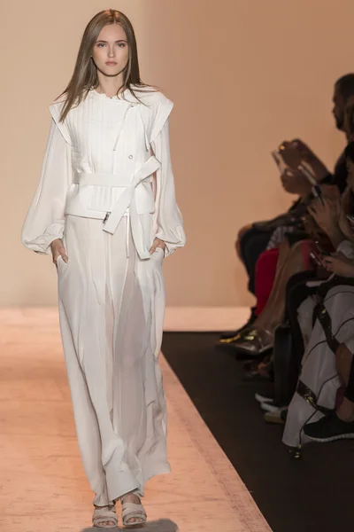 BCBGMAXAZRIA primavera 2015 Pret a porter sfilata... — Foto Stock