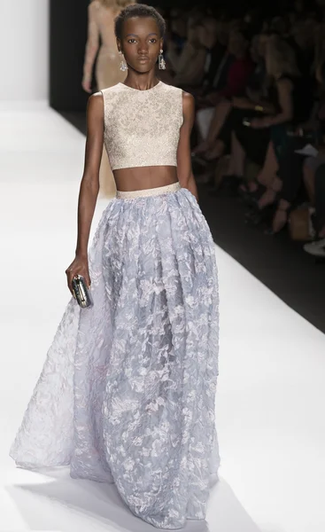 Badgley Mischka - Colección Primavera 2015 —  Fotos de Stock