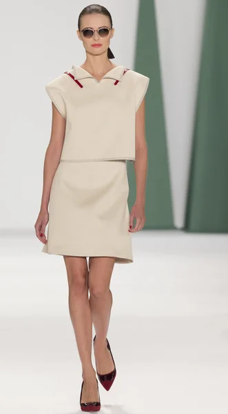 Carolina herrera - Frühjahrskollektion 2015 — Stockfoto