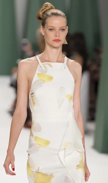 Carolina herrera - Frühjahrskollektion 2015 — Stockfoto