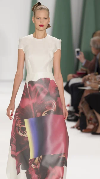 Carolina herrera - Frühjahrskollektion 2015 — Stockfoto