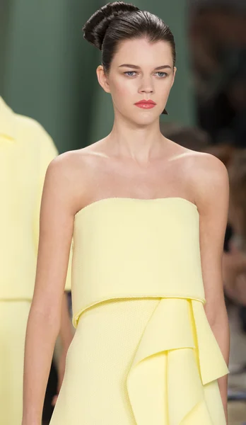 Carolina herrera - Frühjahrskollektion 2015 — Stockfoto