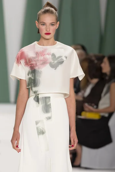 Carolina herrera - Frühjahrskollektion 2015 — Stockfoto