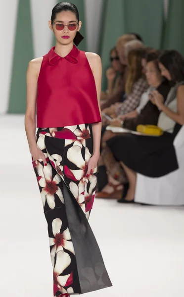 Carolina Herrera - Colección Primavera 2015 — Foto de Stock