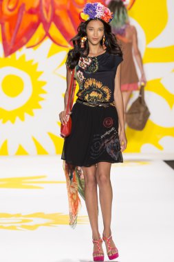 Desigual bahar 2015 hazır pist Show