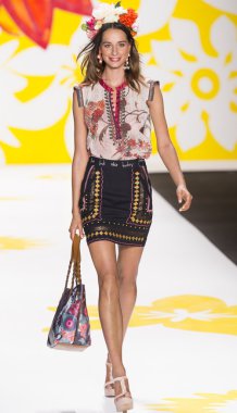 Desigual bahar 2015 hazır pist Show