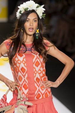 Desigual bahar 2015 hazır pist Show