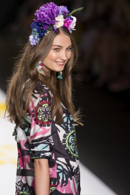 Desigual bahar 2015 hazır pist Show