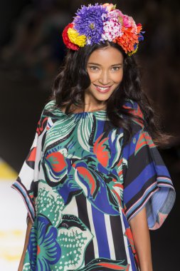 Desigual bahar 2015 hazır pist Show