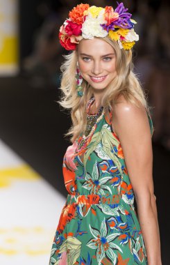 Desigual bahar 2015 hazır pist Show