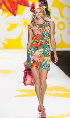 Desigual bahar 2015 hazır pist Show