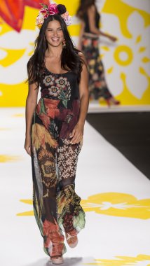 Desigual bahar 2015 hazır pist Show