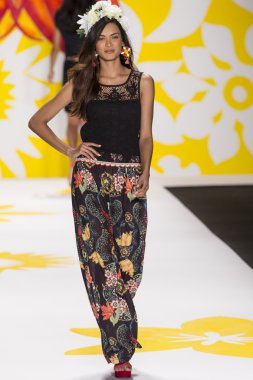 Desigual bahar 2015 hazır pist Show