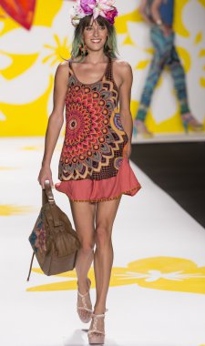 Desigual bahar 2015 hazır pist Show