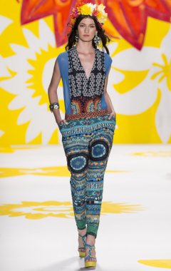 Desigual bahar 2015 hazır pist Show