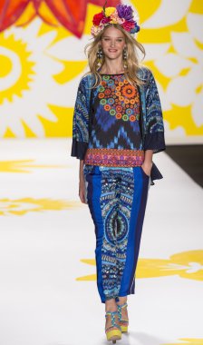 Desigual bahar 2015 hazır pist Show