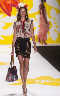 Desigual bahar 2015 hazır pist Show