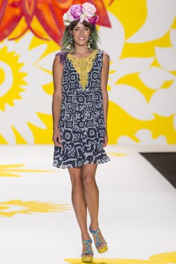 Desigual bahar 2015 hazır pist Show